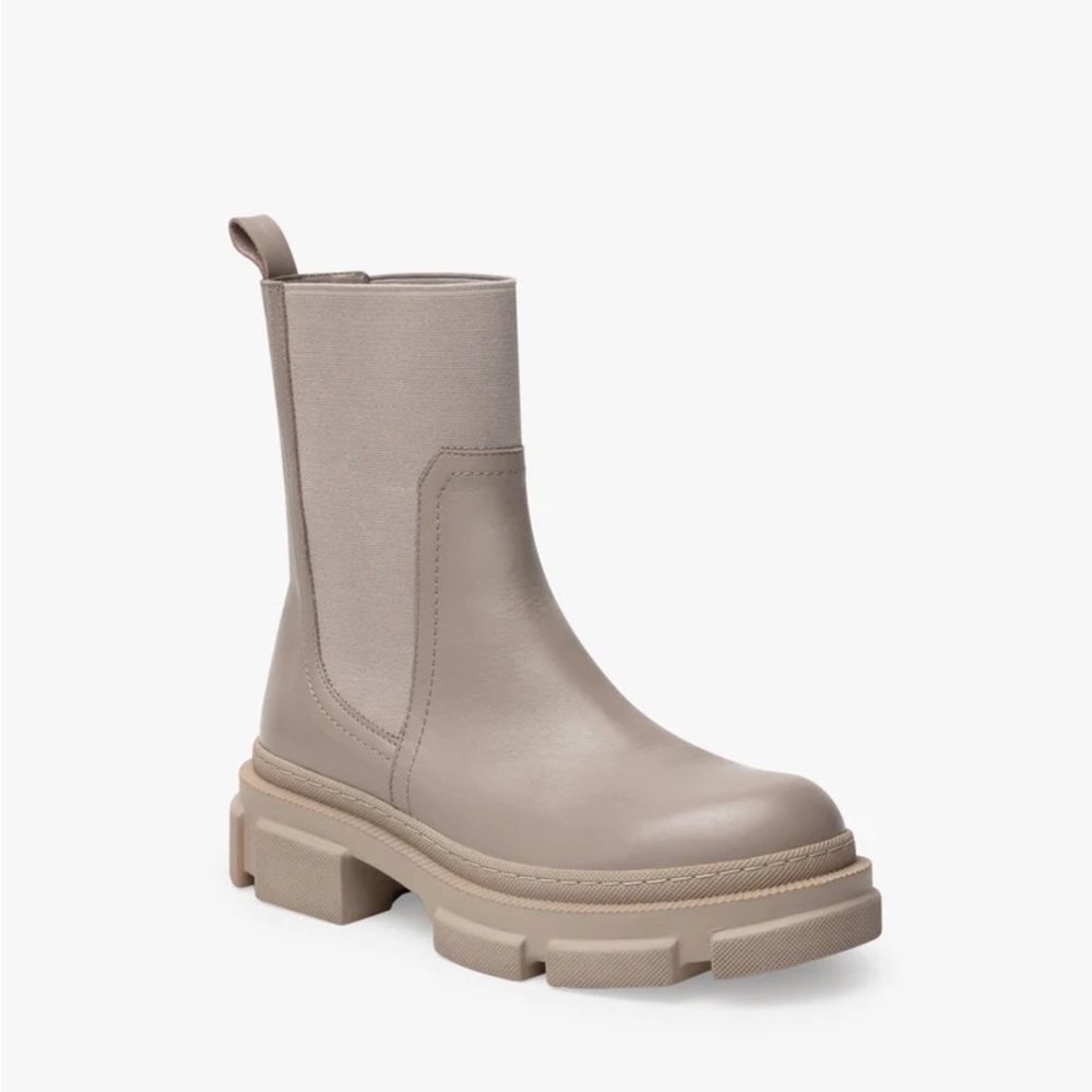 *NIB* Marcella Meer Lug Sole Boots - Picture 5 of 8
